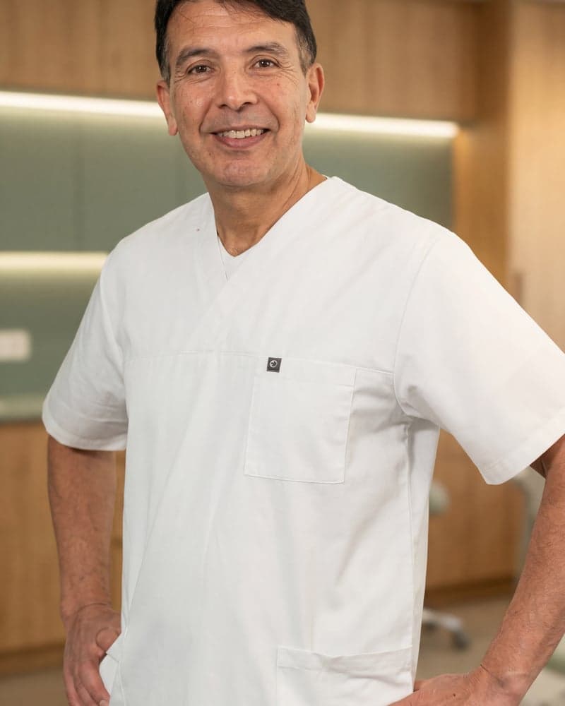Dr. med. dent. Hamed Hakimi — Implantologie-Spezialist
